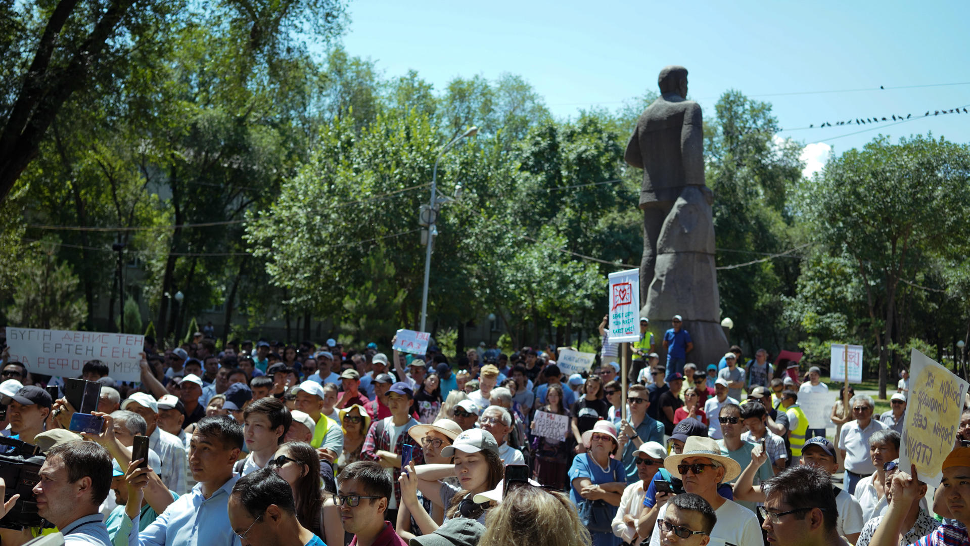 Алматыдағы митинг. Фоторепортаж