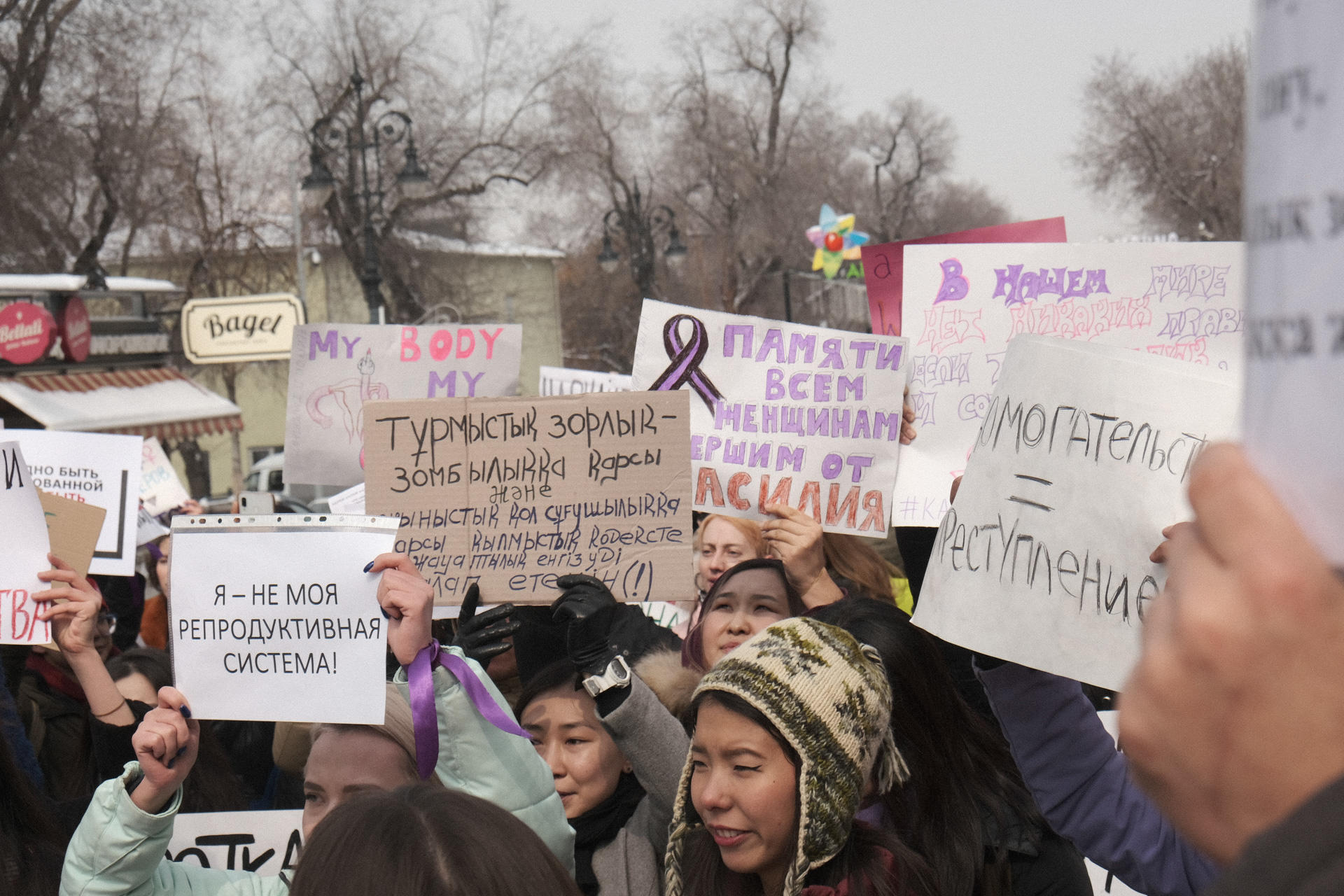 Марш 8 марта в Алматы